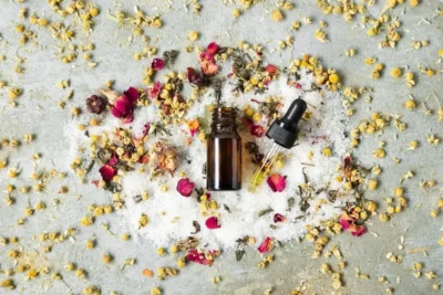 oli essenziali, piante officinali con effetto rilassante naturale per aromaterapia