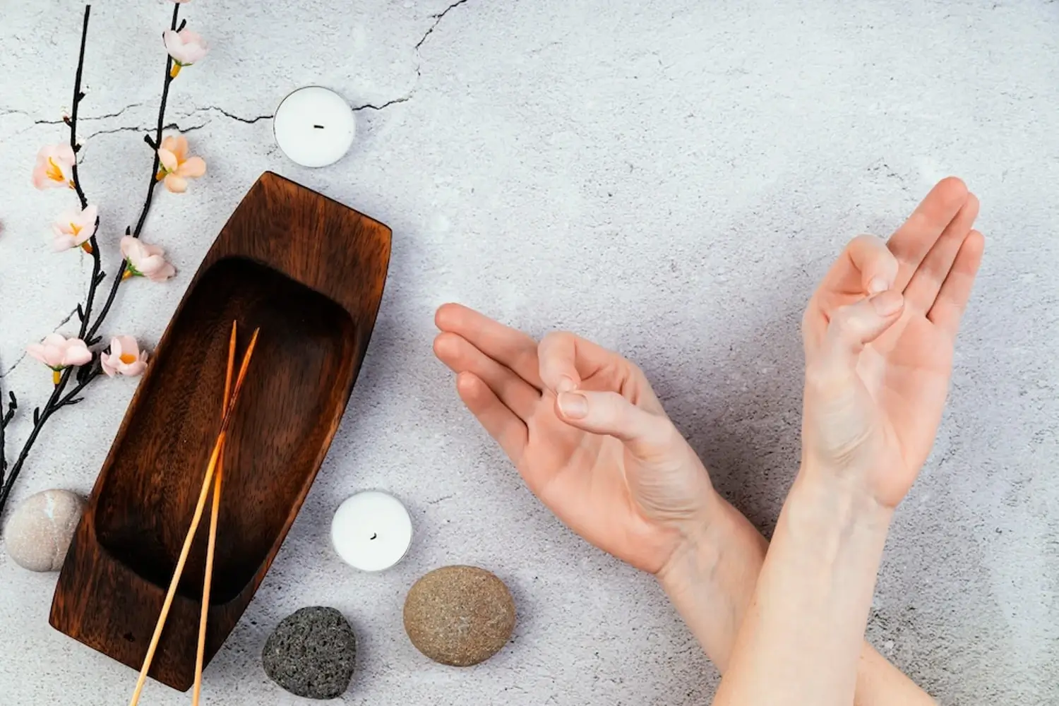 rilassante naturale foto copertina con candele aromaterapia, meditazione, oli essenziali e incensi